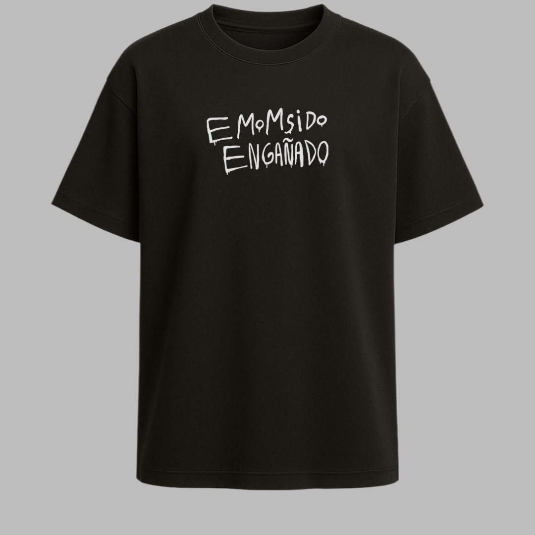 Camiseta Oversize “EMOMSIDO ENGAÑAOS”