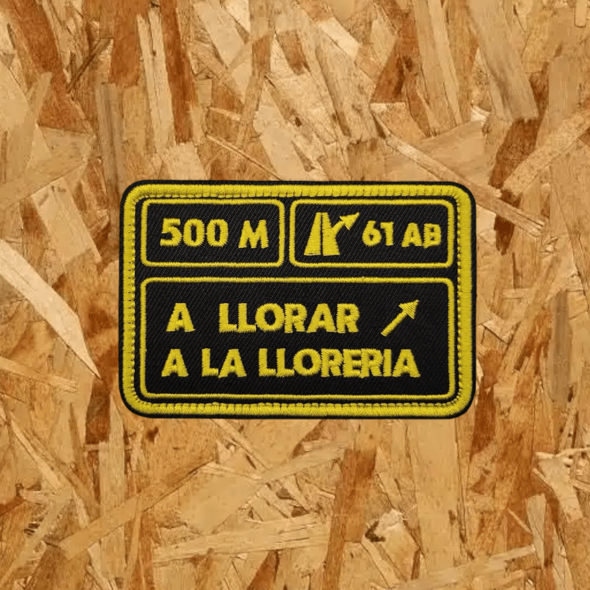 Pegat amb velcro: A LLORAR A LA LLORERIA (Negre i Groc)