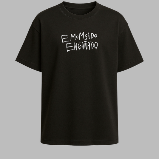 Camiseta Oversize “EMOMSIDO ENGAÑAOS”